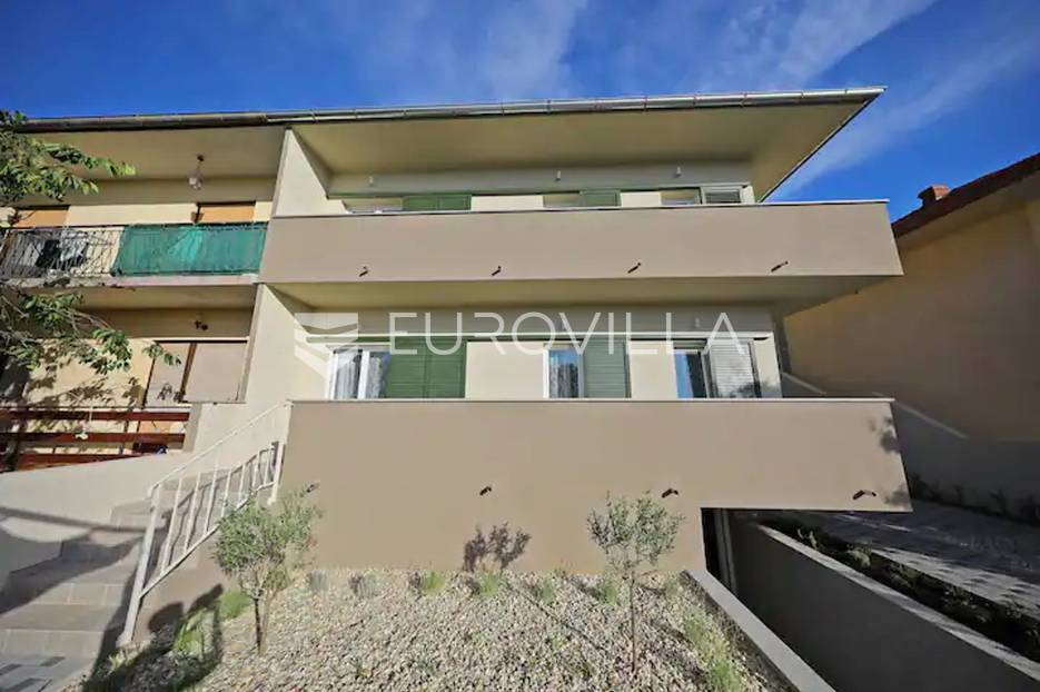 Zadar, Borik, moderna kuća sa tri stana - cover