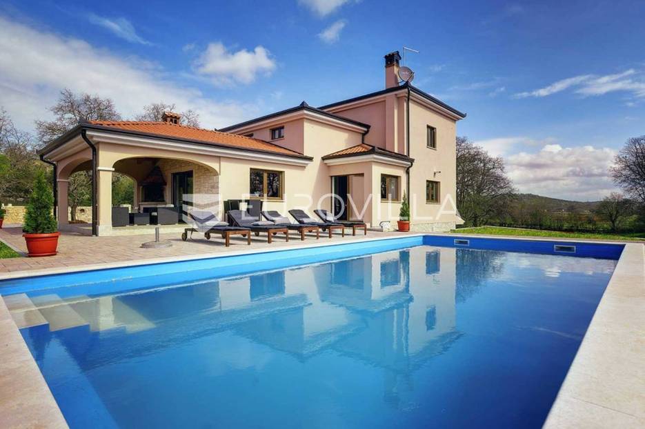 Istra, Rovinjsko selo, kuća za odmor površine 400 m2 - cover