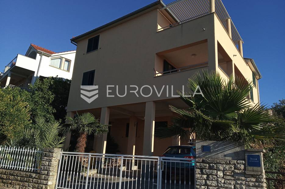 Murter, predivna kuća s tri apartmana 250 m2 - cover