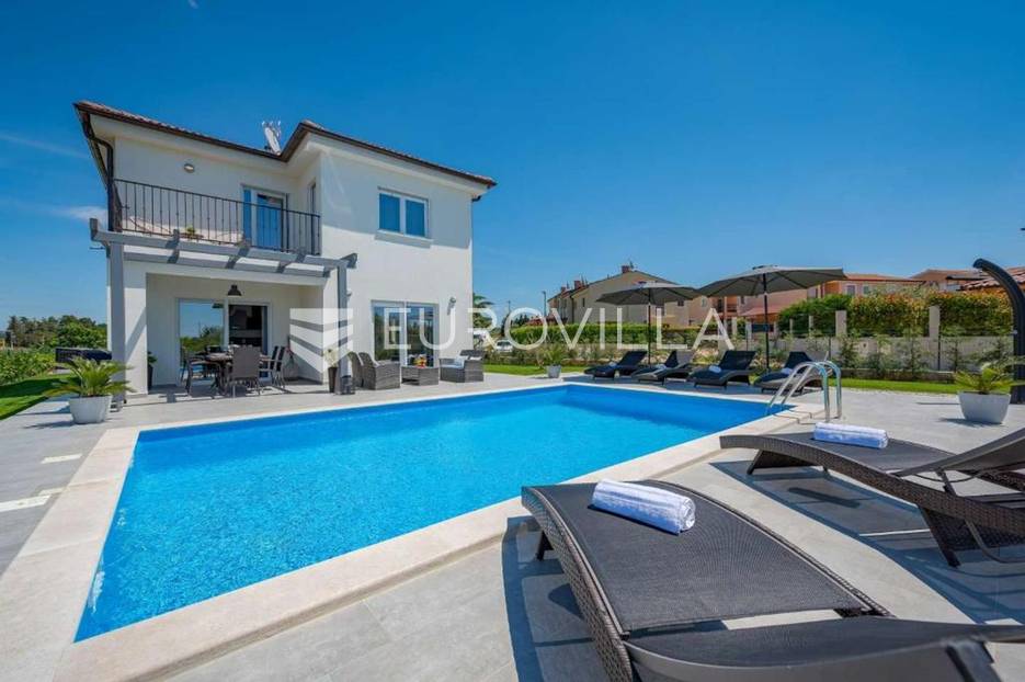 Poreč, kvalitetna niskoenergetska vila smještena nadomak Poreča - cover