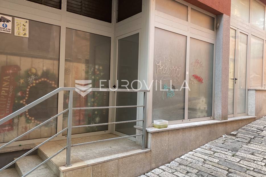 Istra, Pula, poslovni prostor NKP 138 m2 na odličnoj poziciji - cover