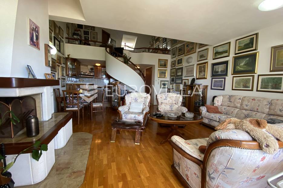 Split, Pazdigrad, dvoetažan trosoban stan - cover