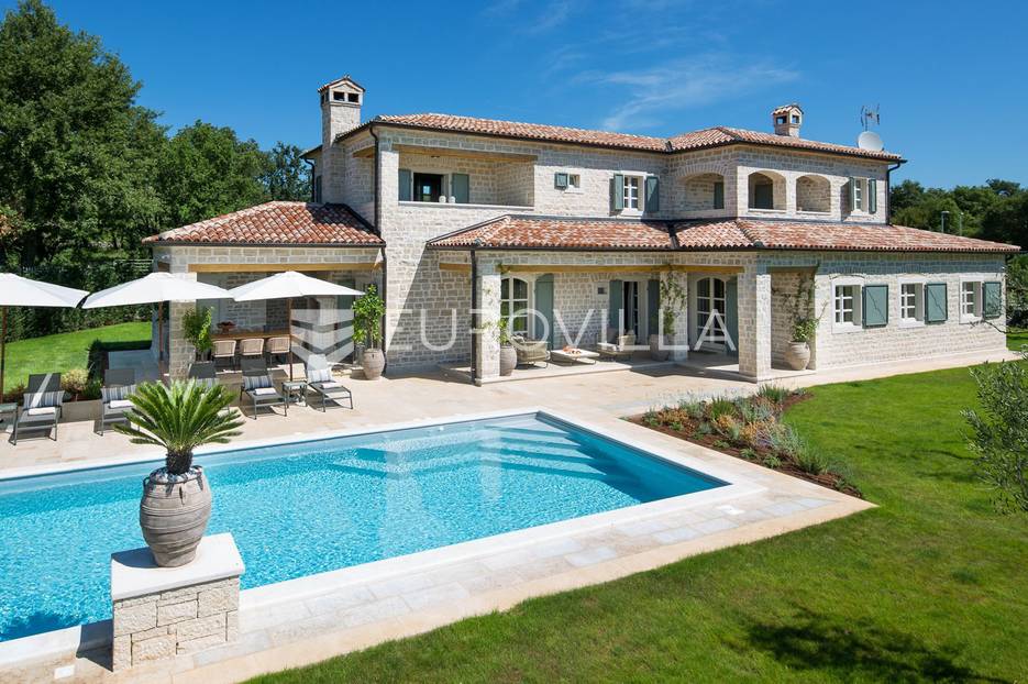 Istra, Kanfanar, kamena vila s bazenom i sportskim terenima - cover