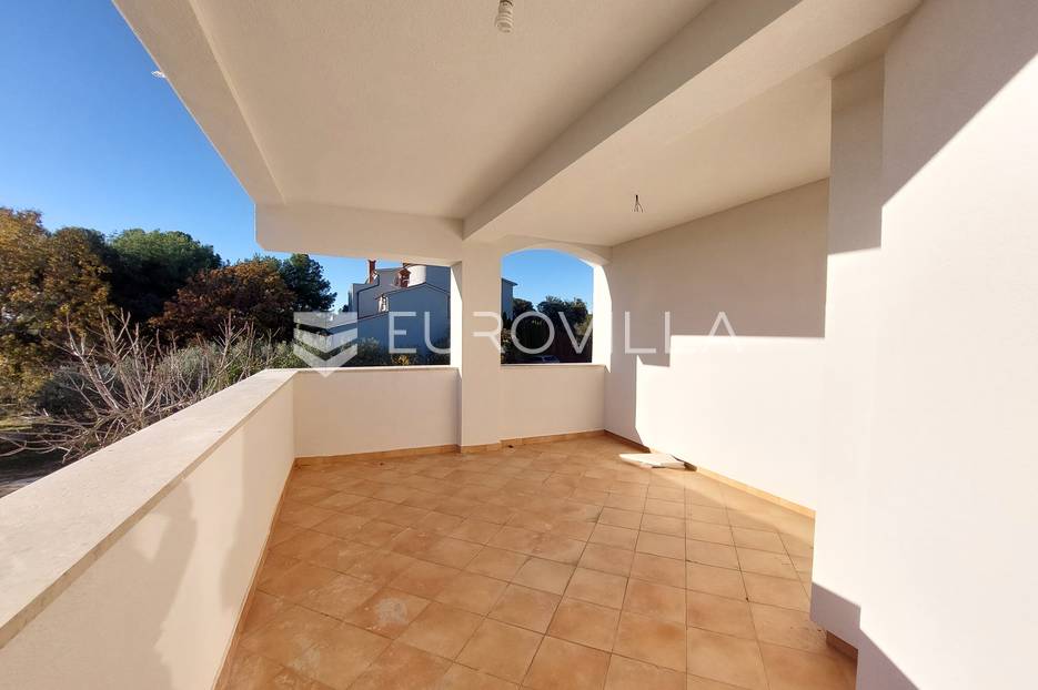 Medulin, Banjole, prostrani stan s bazenom, 500 m od mora - cover