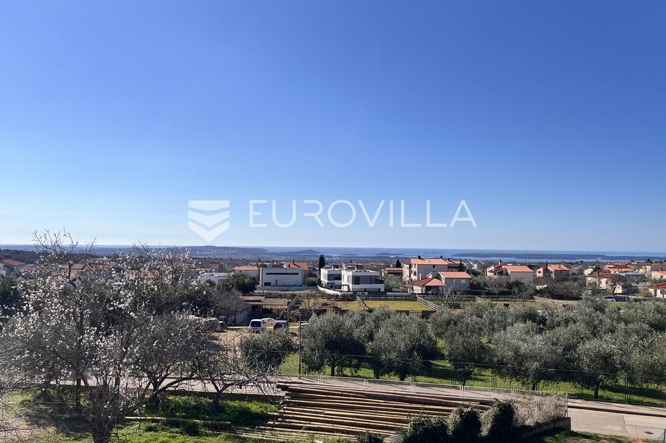 Istra, Vodnjan - prekrasni trosobni stan s pogledom na more i Brijune, NKP 50.40 m2 - cover