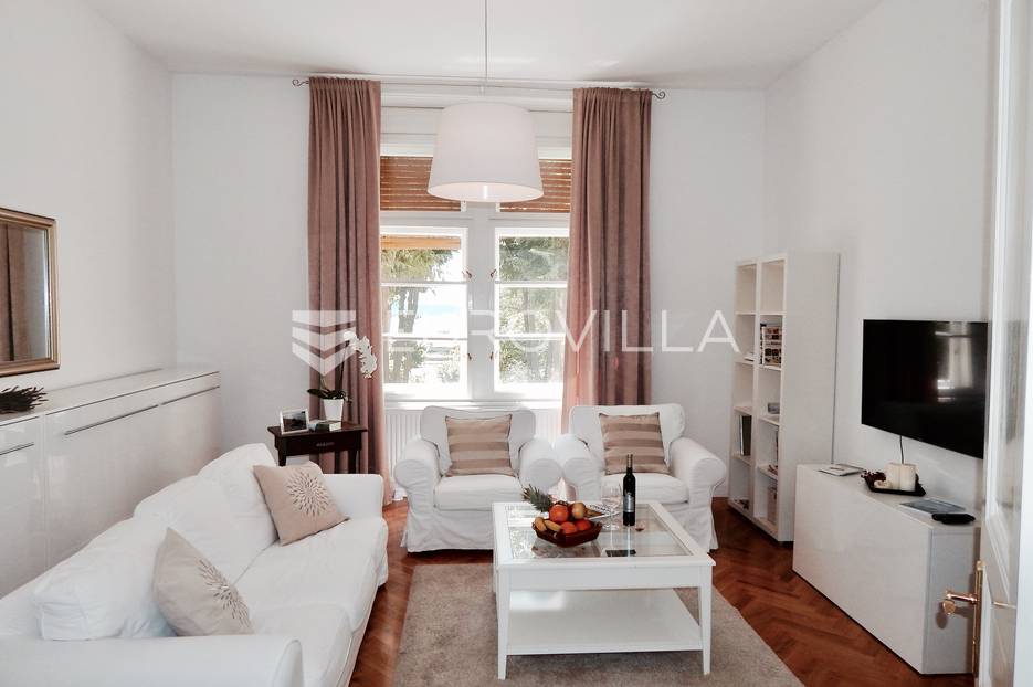 Pula, kompletno renoviran stan u austrougarskoj vili - cover