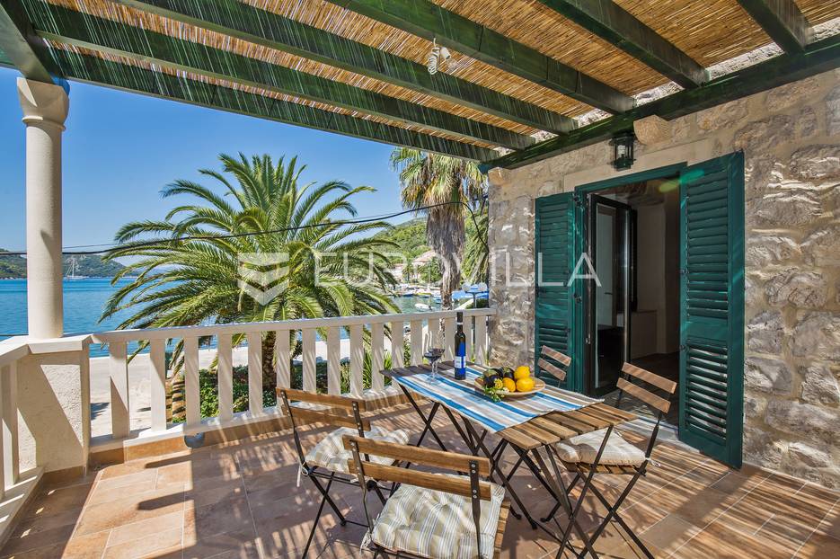 Otok Šipan, kamena kuća prvi red do mora - cover