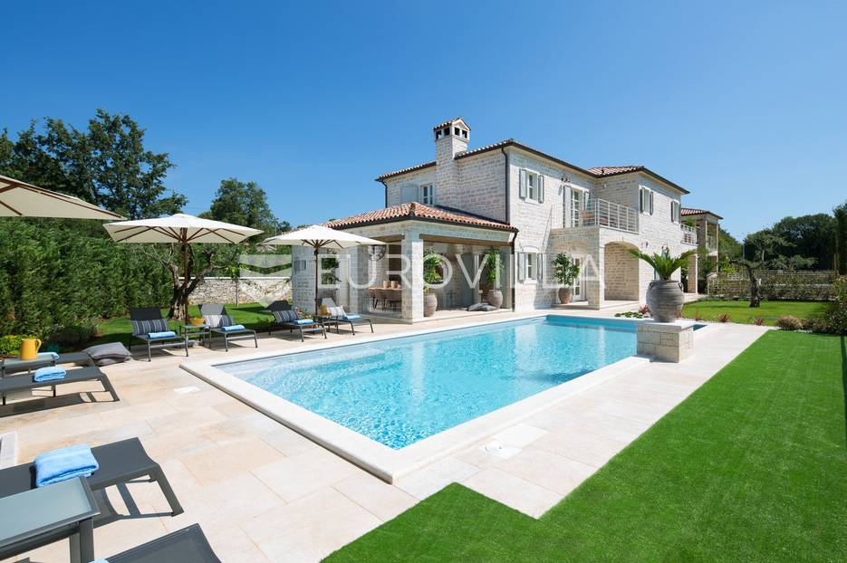 Istra, Kanfanar, kamena vila s bazenom i sportskim terenima - cover