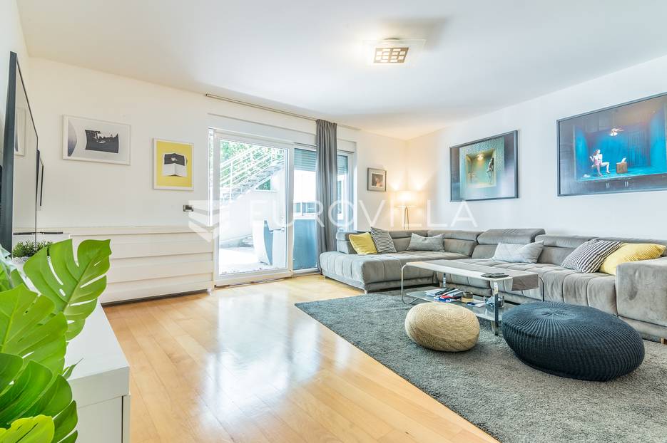 Šestine trosoban stan u prizemlju + garsonijera - cover