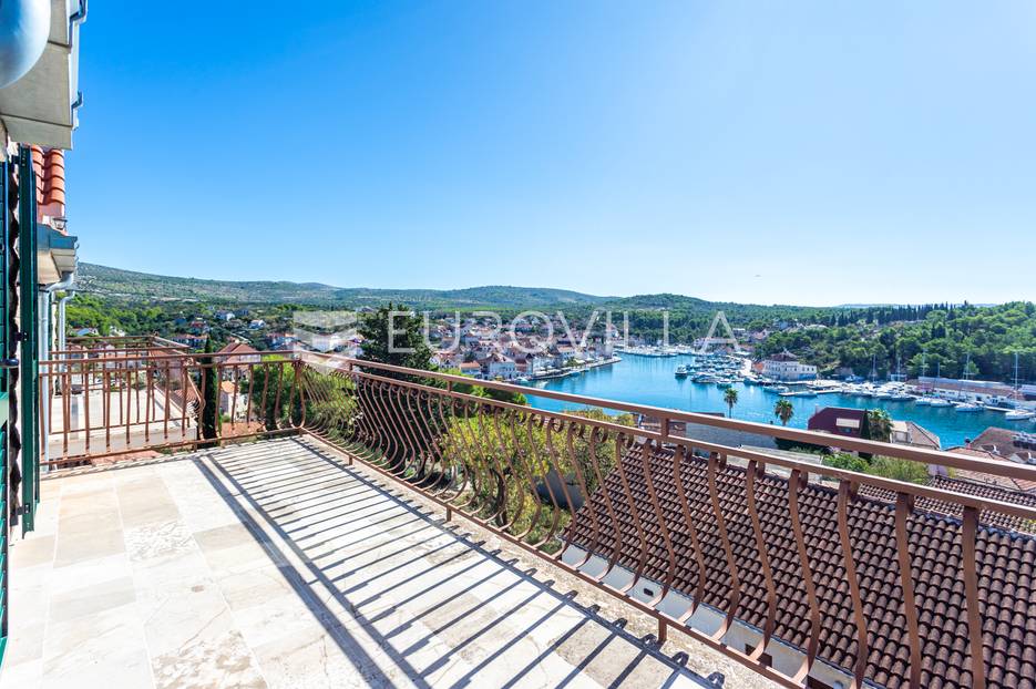 Brač, Milna, šarmantna kuća s pogledom na more, NKP 373 m2 - cover