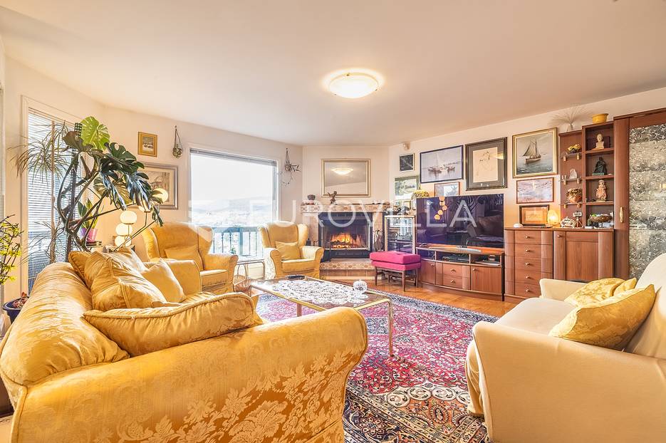 Zagreb, Vrhovec, prekrasne samostojeće obiteljske kuće NKP 600 m2 s bazenom na parceli 2100 m2 - cover