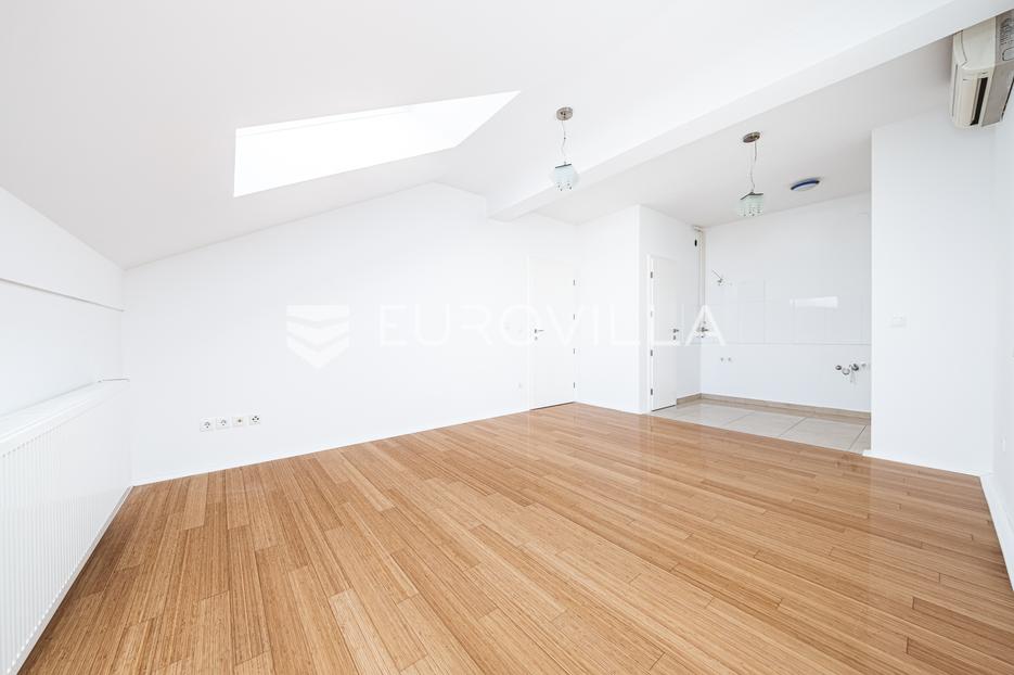 Dugo Selo - Centar, odličan trosoban stan NKP 59,98 m2 + PM - cover