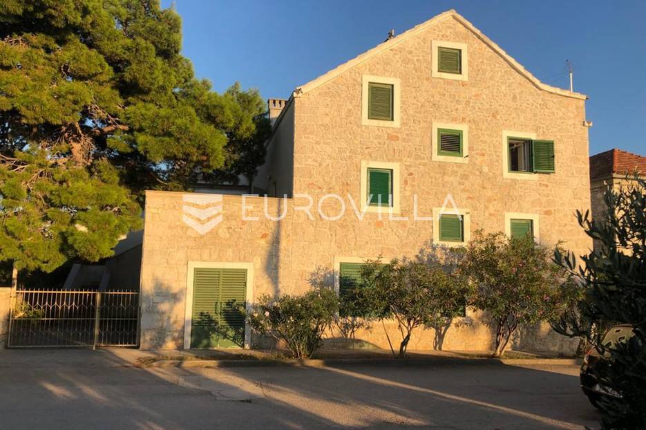 Vodice , Srima, prekrasna kamena vila prvi red do mora - cover