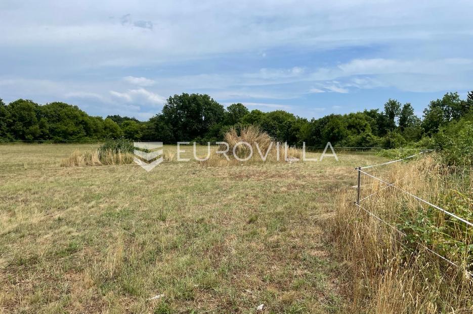 Istra, Hreljići - odlično građevinsko zemljište 1886 m2 na mirnoj lokaciji - cover