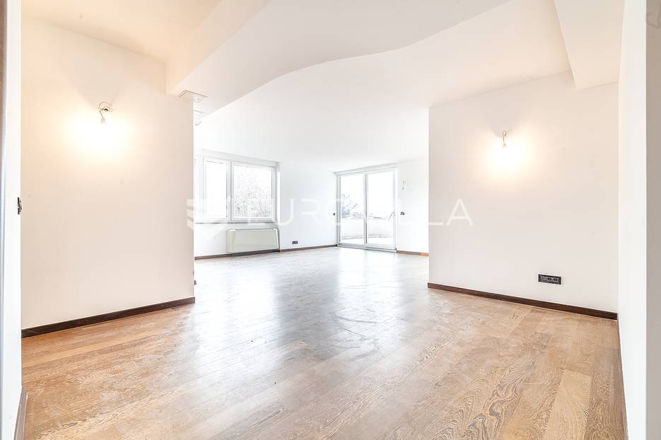 Zagreb, Gračani trosoban stan 159 m2, parking - cover