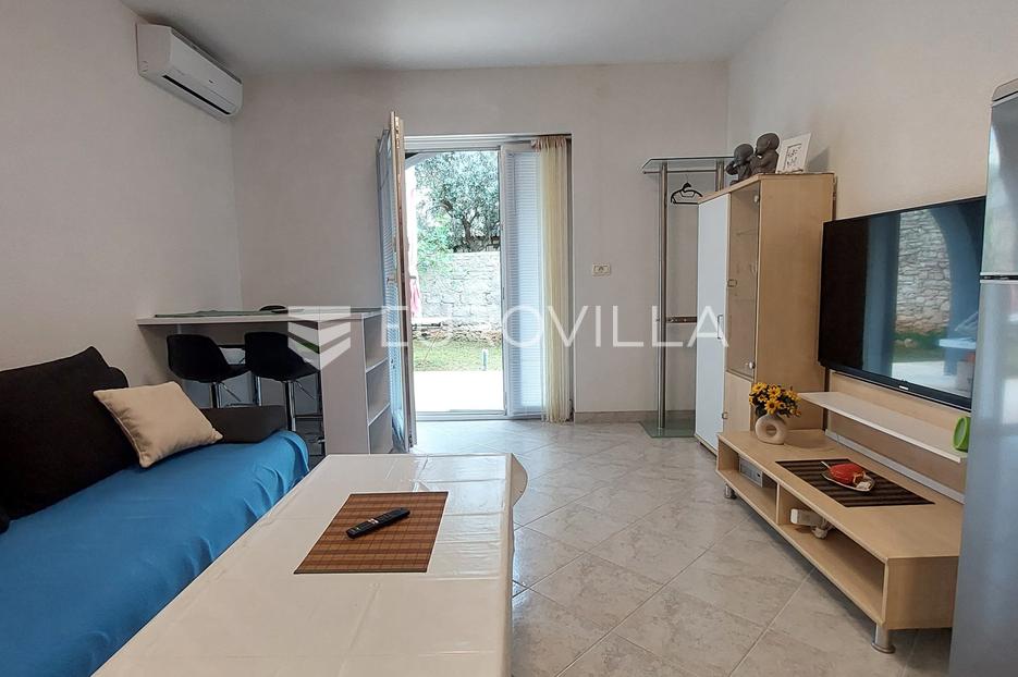 Ližnjan, jednosoban stan s vrtom i parkingom - cover