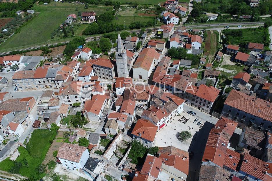 Galižana, kvalitetna kuća s bazenom, NKP 225 m2 - cover