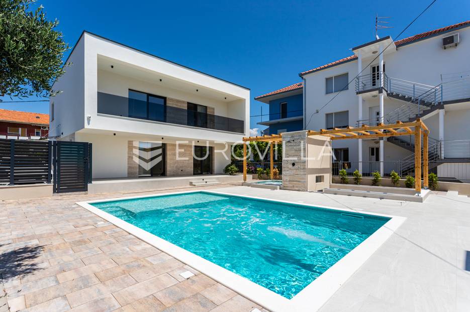 Trogir, kuća s bazenom i konobom u  blizini centra grada - cover