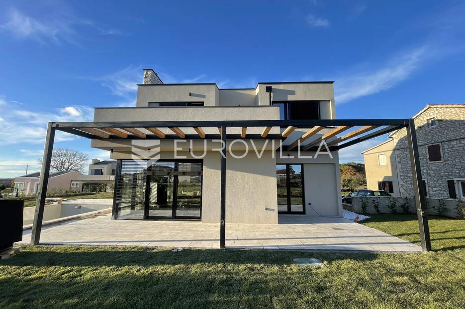 Istra, Krnica, moderna vila s bazenom i velikom okućnicom - cover