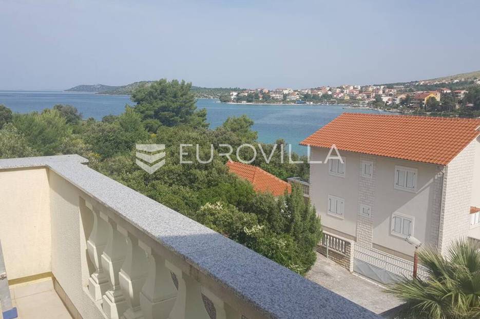 Šibenik, kuća s tri apartmana u neposrednoj blizini plaže (350 m2) - cover