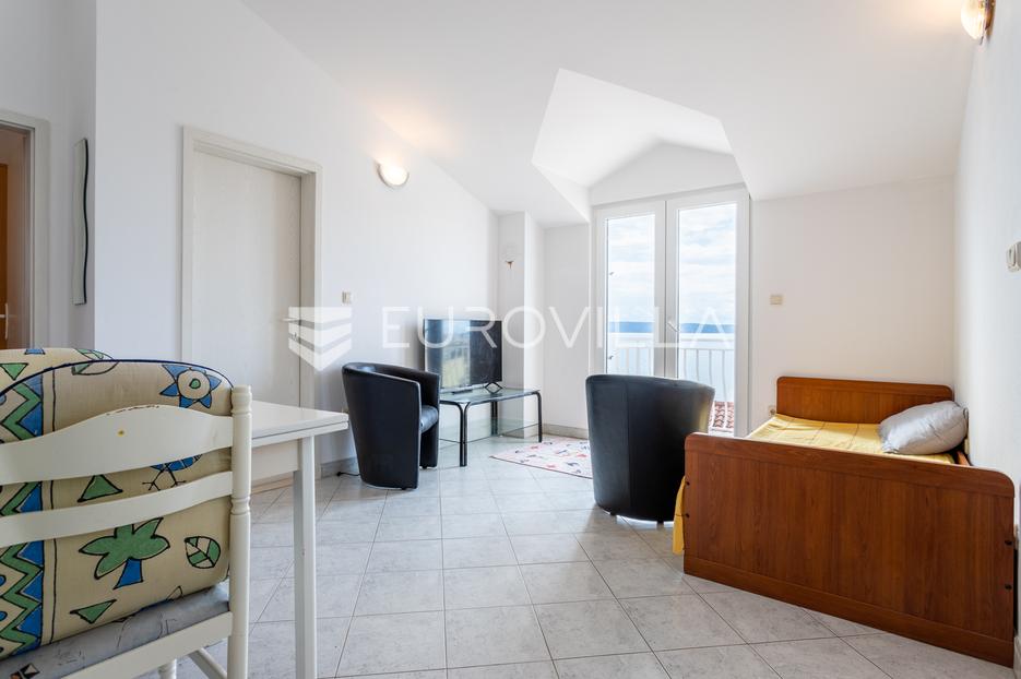 Okrug Gornji, kuća na tri etaže u blizini mora - cover