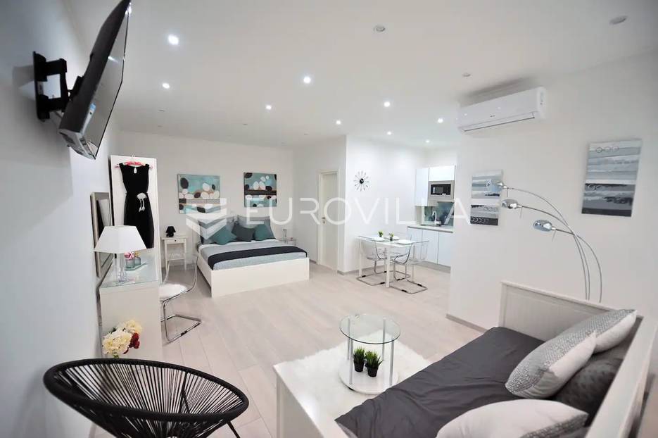 Split, Brodarica  garsonijera-studio apartman 40,50 m2 - cover