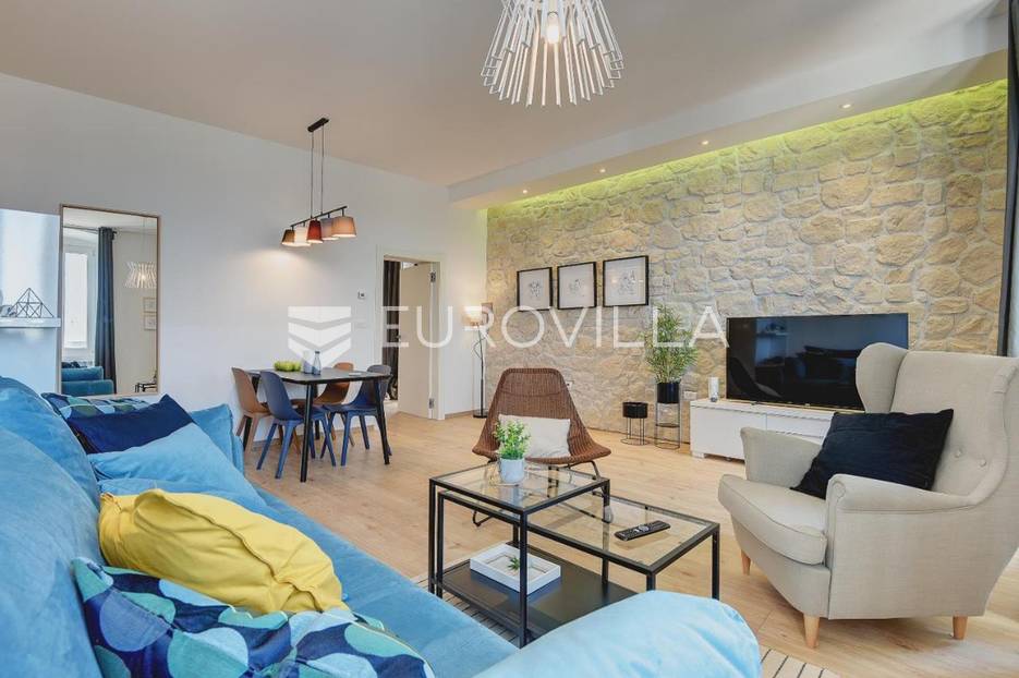 Pula, stan u centru s tri stambene jedinice, NKP 129 m2, pogled na more - cover