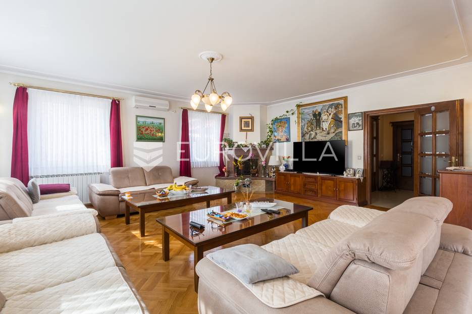 Istra, Rovinj, apartmanska kuća, 13 stanova, uhodani biznis, odlična prilika - cover