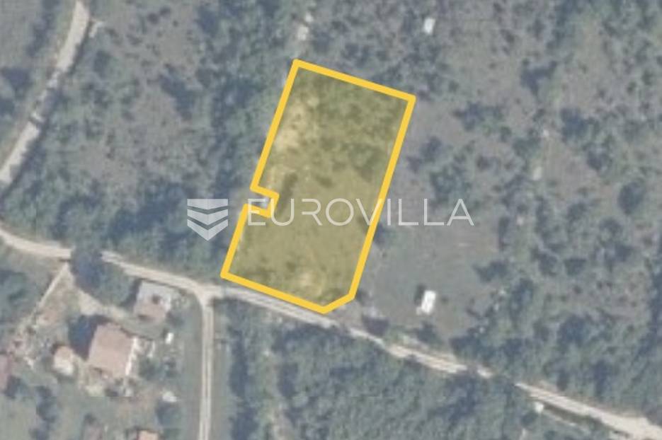 Rovinj, poljoprivredno zemljište sa upisanim objektom 30 m2 - cover