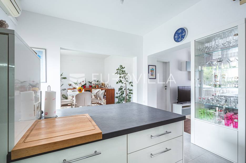 Zagreb, Donja Dubrava, Trnava, dvojna kuća NKP 218 m2 na zemljištu 373 m2 - cover