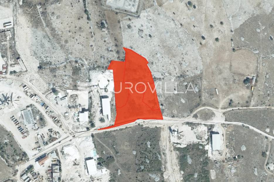 Brač, građevinsko zemljište u gospodarskoj zoni Nerežišća (10 600 m2) - cover