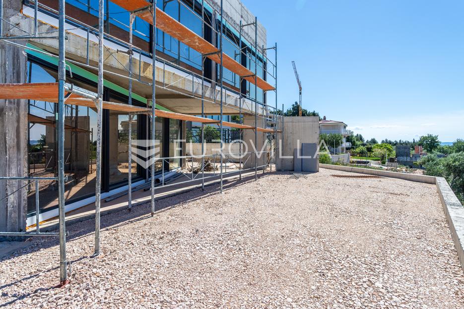 Podstrana, vila s vanjskim bazenom u izgradnji - cover