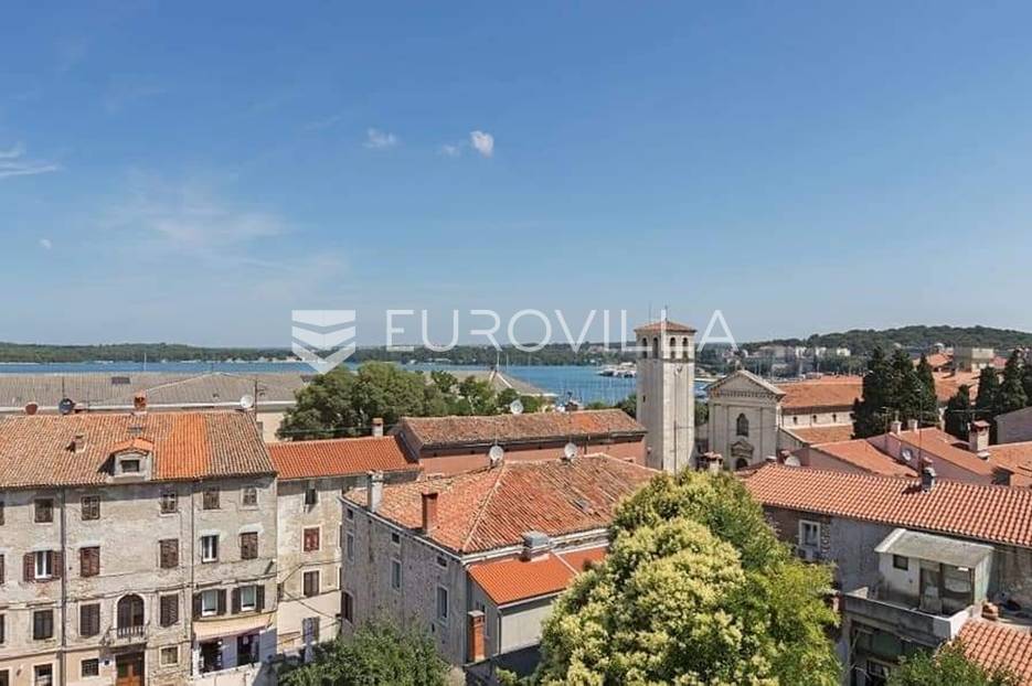 Pula, dvosoban stan u blizini tvrđave i Foruma, pogled na more, NKP 49 m2 - cover