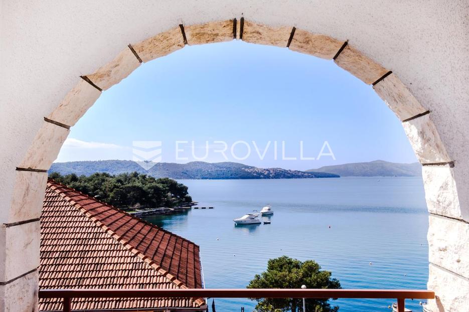 Okrug Gornji, prekrasna kuća, drugi red do mora - cover