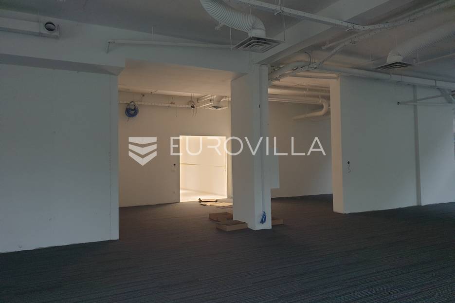 Centar, poslovni prostor za zakup 238 m2 u poslovnoj zgradi - cover