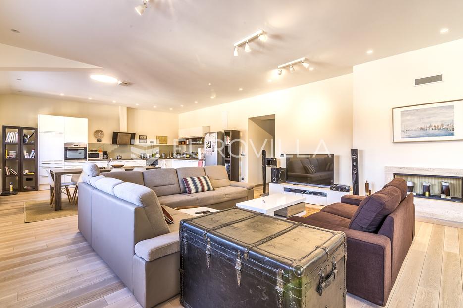 Zagreb, Vlaška, luksuzan četverosoban penthouse s velikom terasom NKP 225 m2 - cover