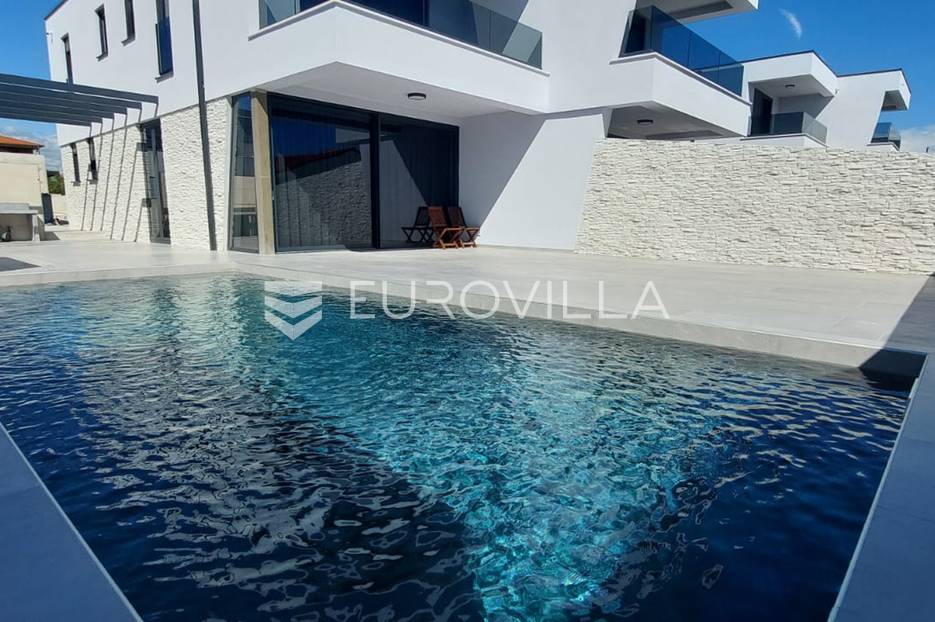 Pula, Šikići, dvojna kuća s bazenom, NKP 120m2 - cover