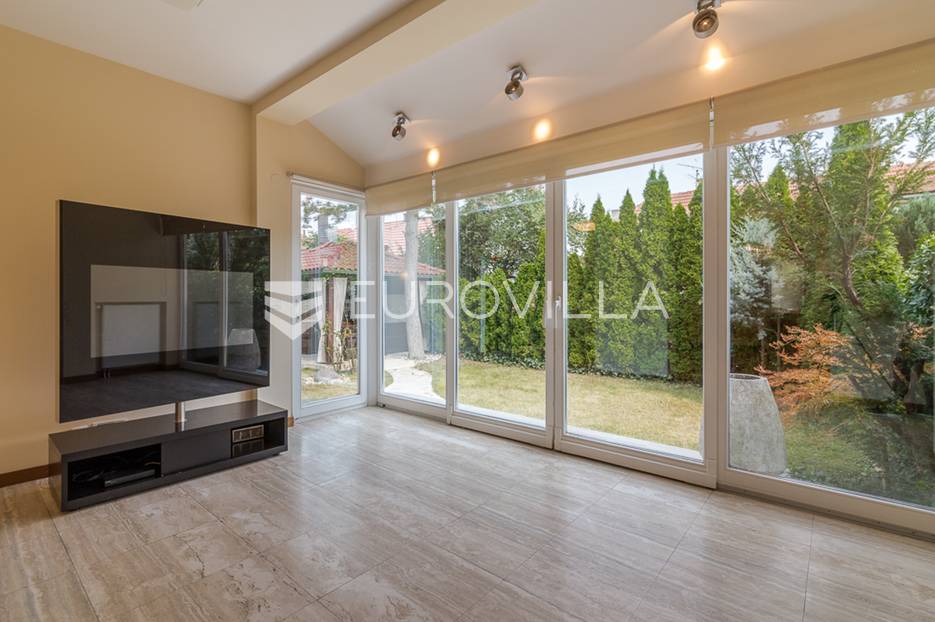 Šalata prekrasna obiteljska vila 350m2 - cover