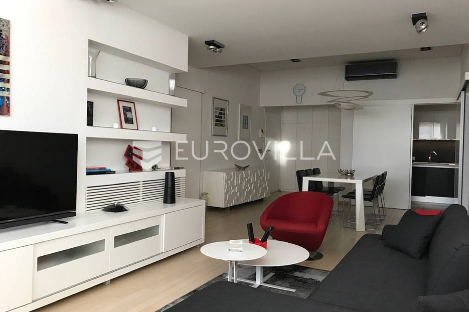 Zagreb, Trešnjevka, Ogrizovićeva ulica, moderan trosoban stan 100 m2 s garažom - cover