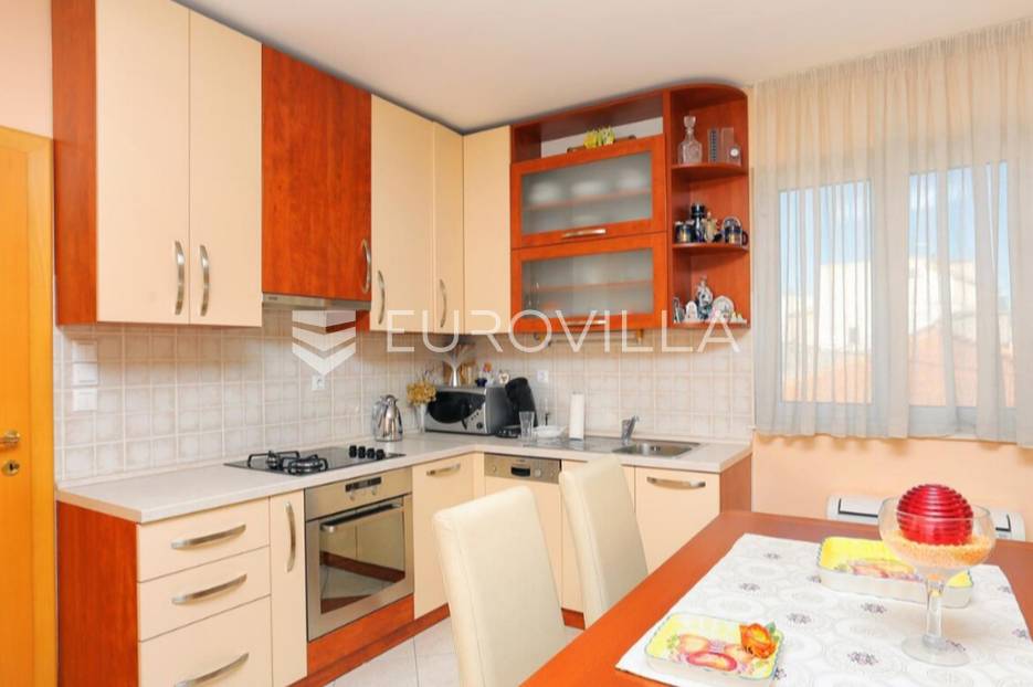 Visoka Split, prekrasan dvosobni, dvoetažni stan - cover