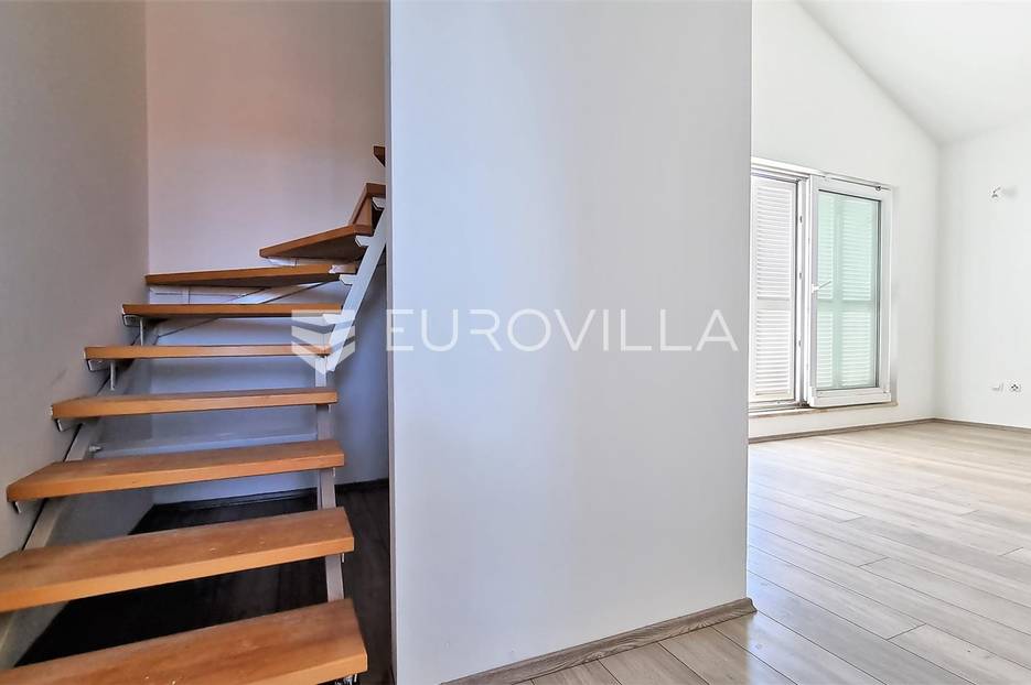 Brač, Postira, komforan jednosoban stan s galerijom - cover