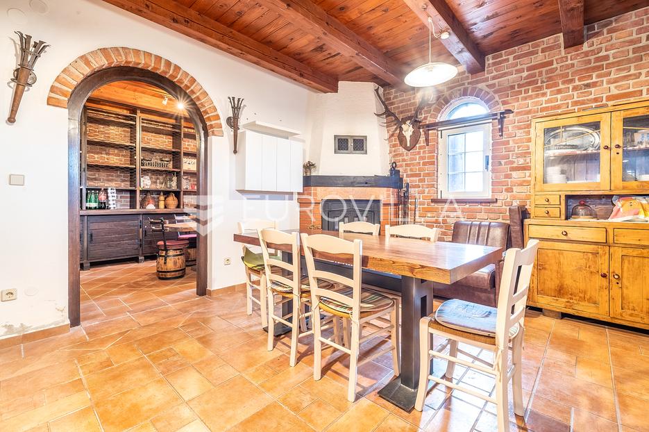 Dugo selo, obiteljska kuća 184 m2 na parceli od 5300 m2 - cover