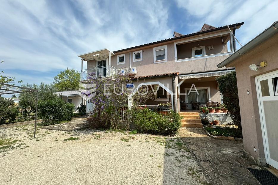 Istra, Peroj, apartmanska kuća sa garažom, vrtom i pogledom na more, prilika - cover