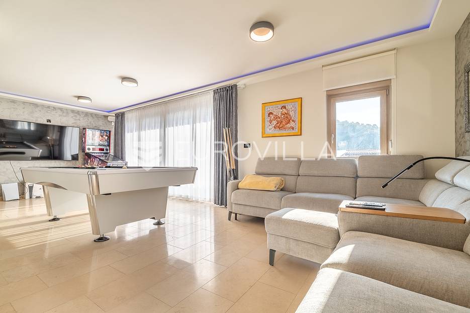 Šestinski dol, luksuzna vila 370 m2 s bazenom na zemljištu 800 m2 za najam - cover