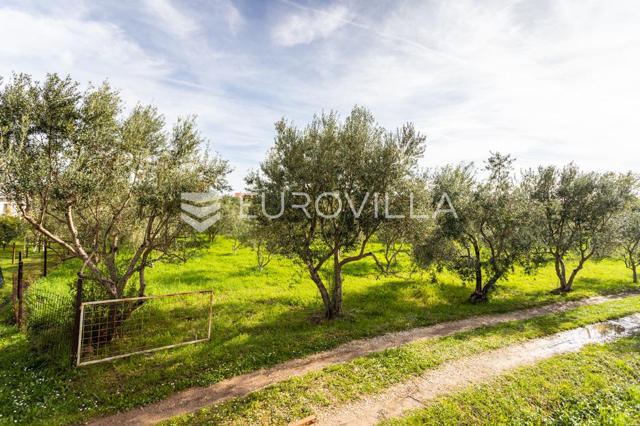 Kaštel Novi, odlično građevinsko zemljište 941 m2 s idejnim projektom - cover