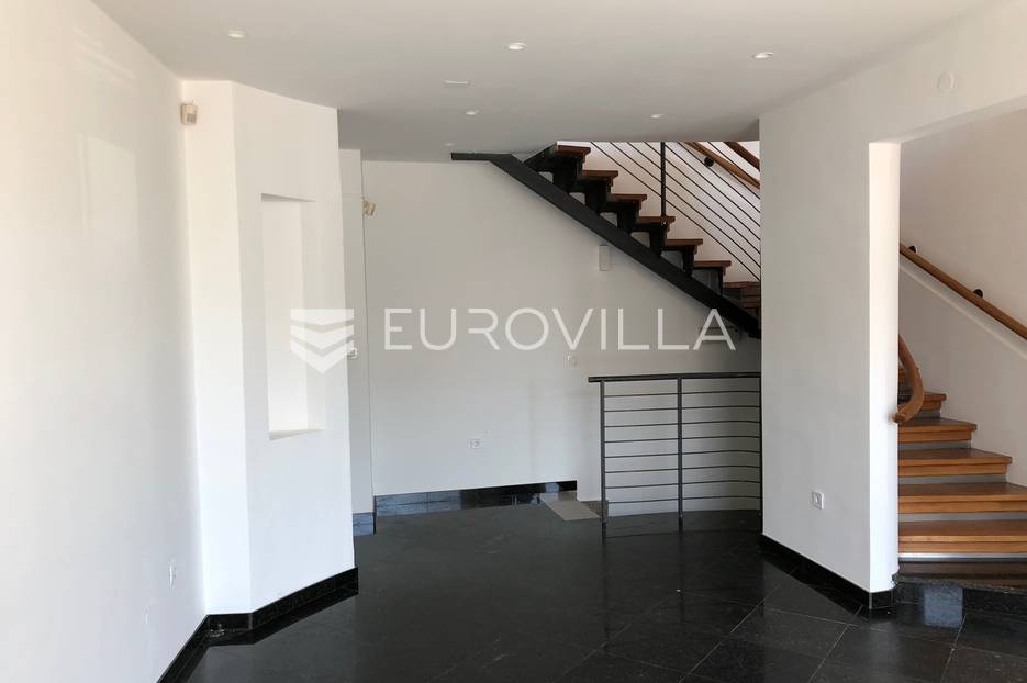 Kvaternikov trg, ulični poslovni prostor 107 m2 za prodaju - cover