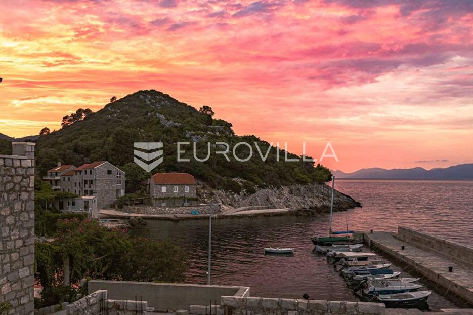 Otok Mljet, kuća prvi red do mora - cover