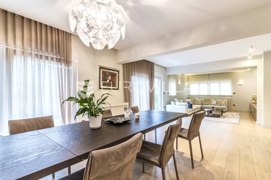 Prekrižje, luksuzna kuća s bazenom - cover