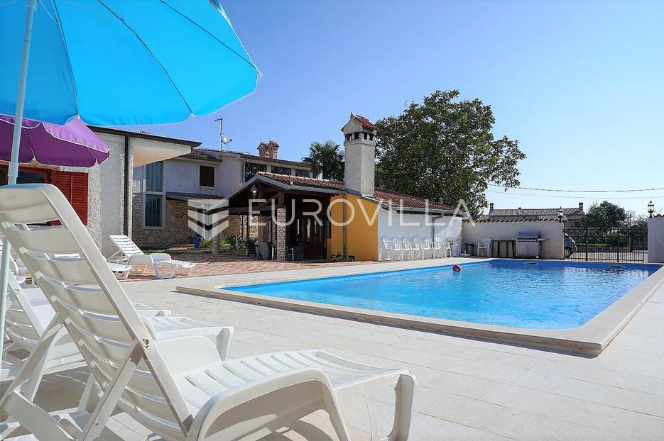 Pula, Stancija s restoranom, bazenom, apartmanom, konobom, teretanom... - cover