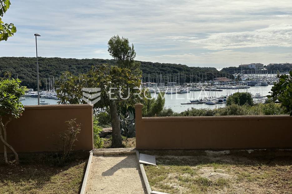 Pula, Nova Veruda, stan s vrtom i pogled Marina Veruda - cover